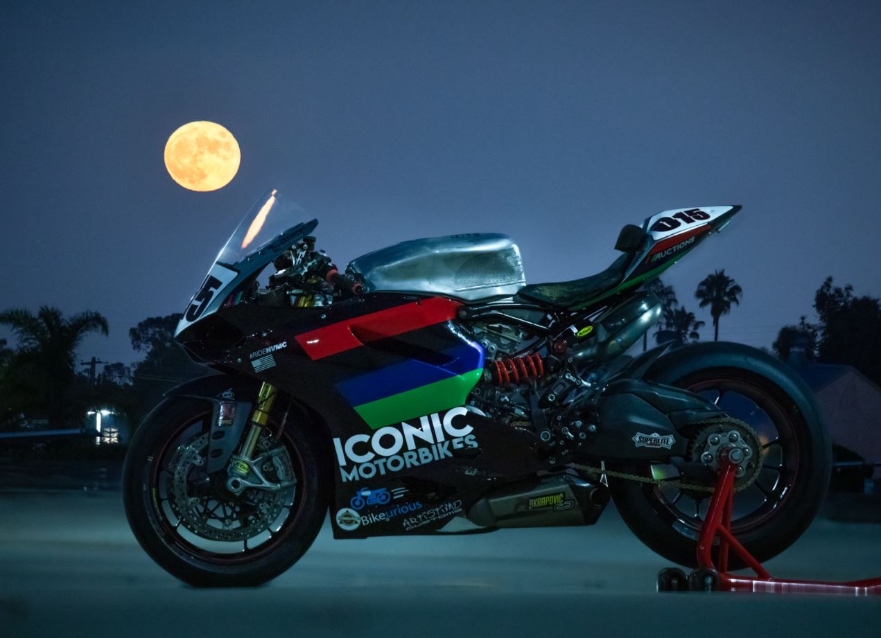 Essai Moto Custom Akrapovic Full Moon
