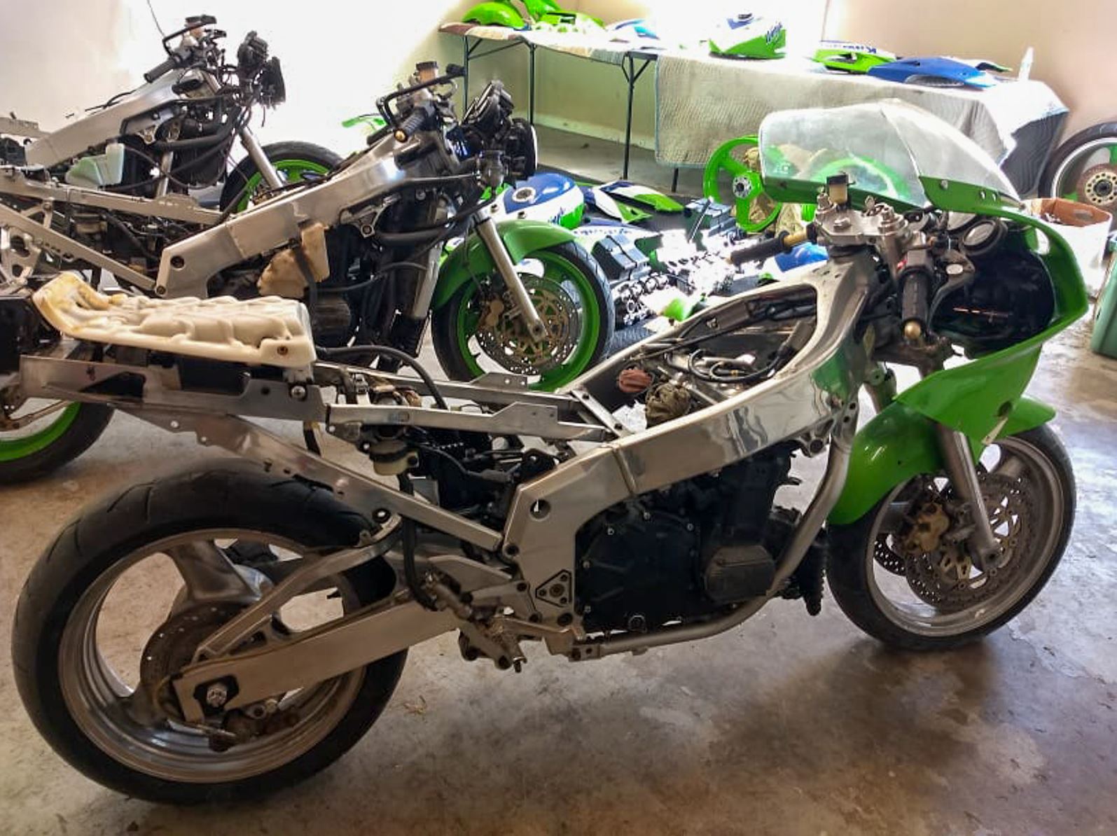 Collection of '89/'90 Kawasaki ZX-7s and Parts – Iconic Motorbike 