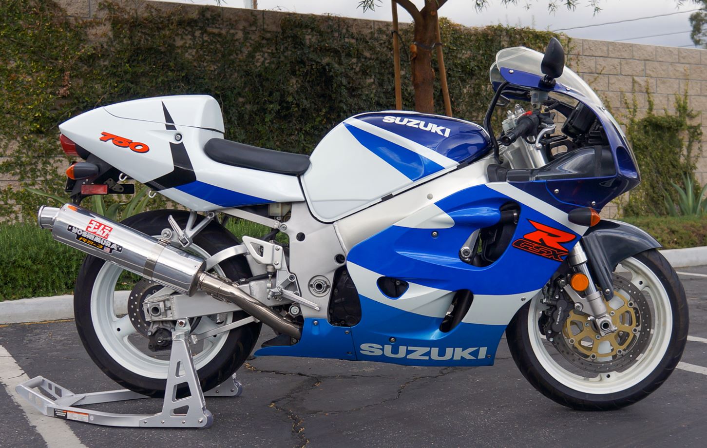 lavabo Final Normal 1999 Suzuki GSX-R750 SRAD – Iconic Motorbike Auctions