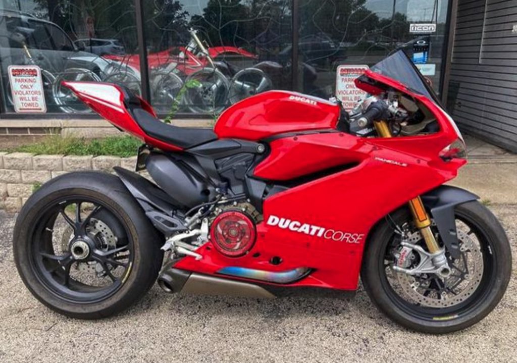 2016 Ducati Panigale R With 177 Miles – Iconic Motorbike Auctions