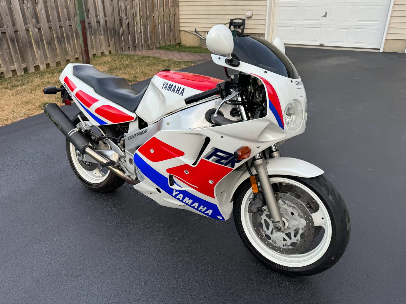 1989 Yamaha FZR1000