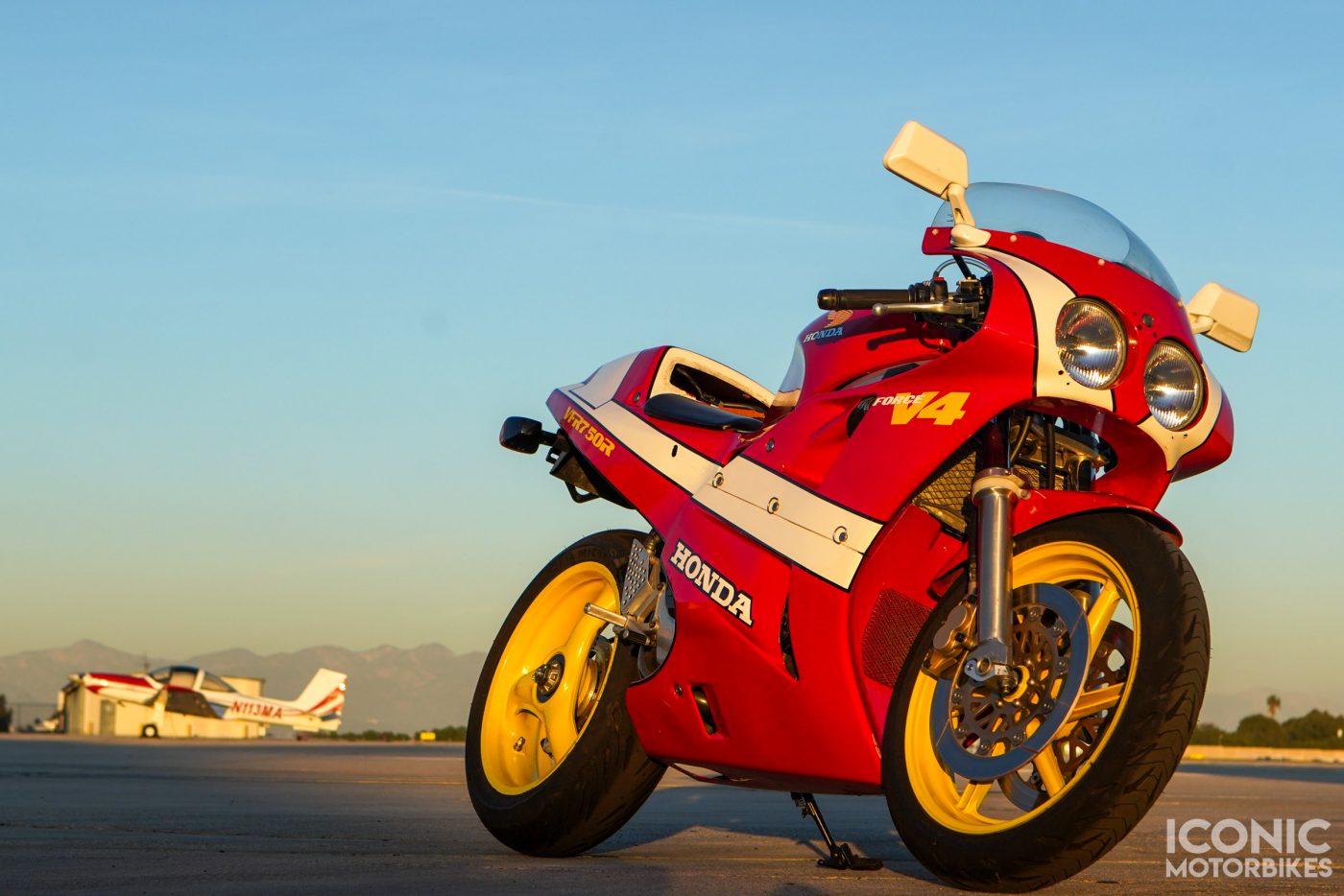 1989 Honda RC30 Race Bike