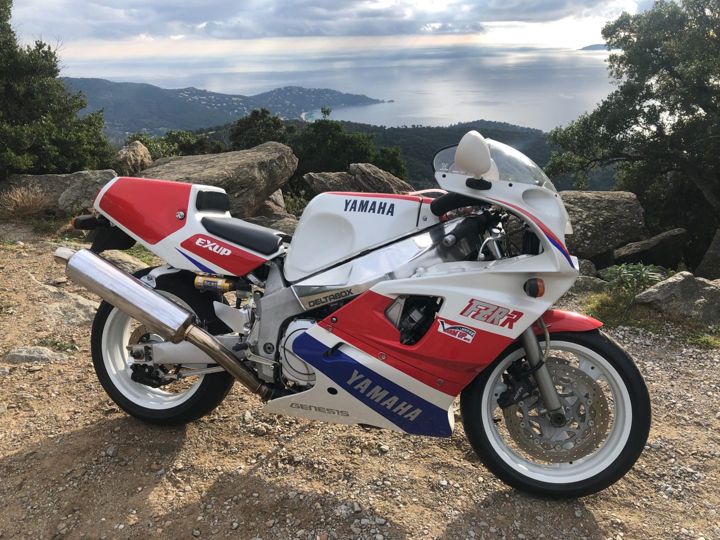 1992 Yamaha FZR750R OW01