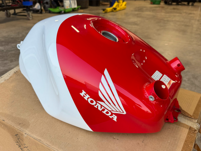 No Reserve - 1994 Honda RC45 Fuel Tank