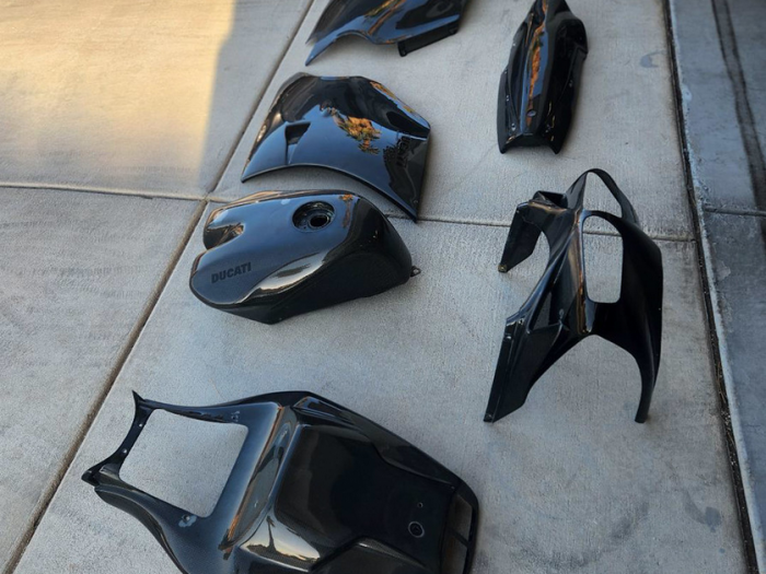 2000 Ducati 748R Carbon Bodywork