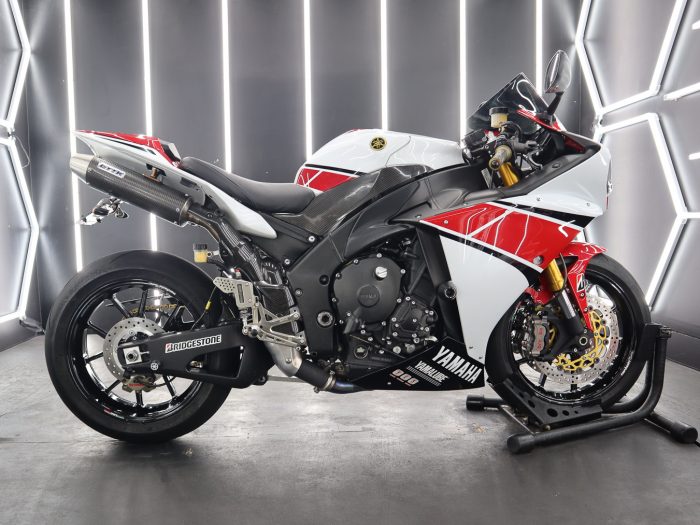 2011 Yamaha R1 50th Anniversary Edition - GYTR Kenny Roberts Custom