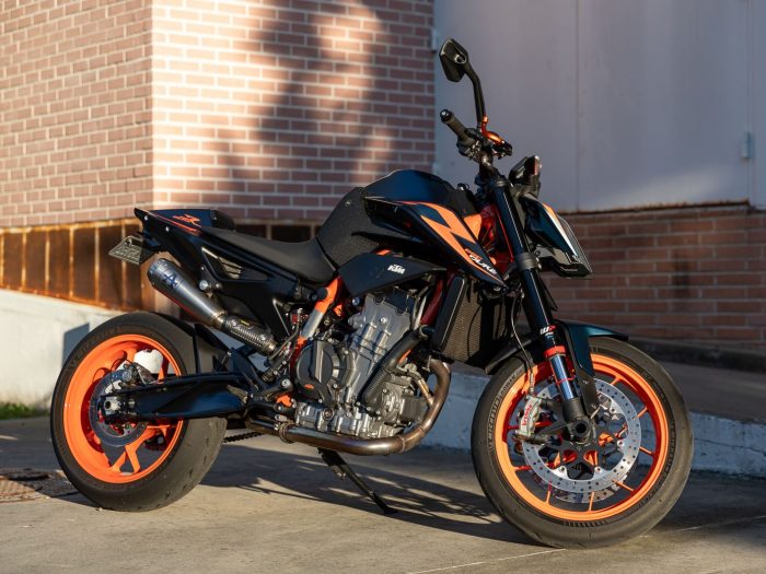 2023 KTM 890 Duke R