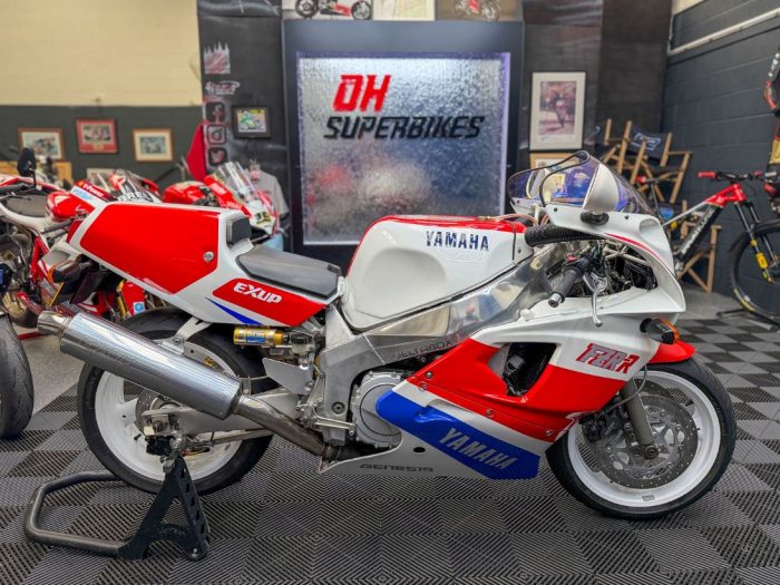 1989 Yamaha FZR750R OW01