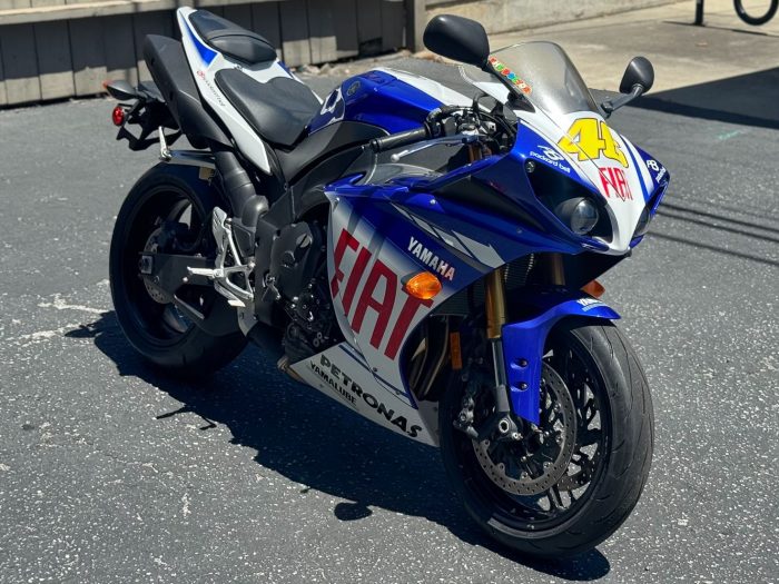 2010 Yamaha YZF-R1 LE Valentino Rossi Replica With 411 Miles