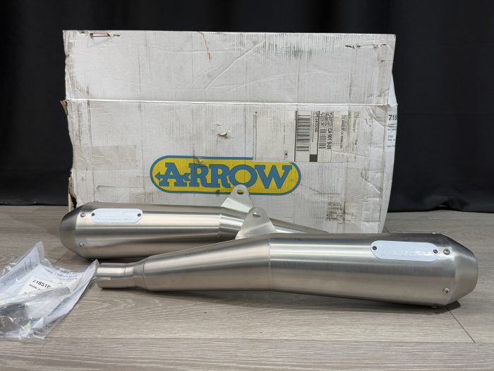 No Reserve - Arrow Slip-on Exhausts for Triumph Thruxton 1200 / R / RS