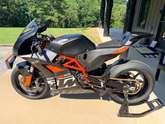 2023 KTM RC 8C #19/200 With 25 Kilometers