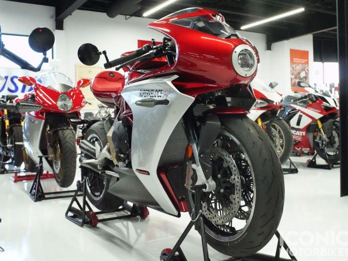2021 MV Agusta Superveloce Serie Oro #152/300 with Delivery Miles