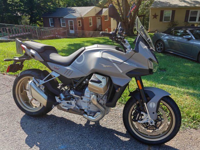 2024 Moto Guzzi V100 Mandello